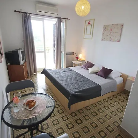 Studio Anita Diklo/ Close To The Beach Zadar